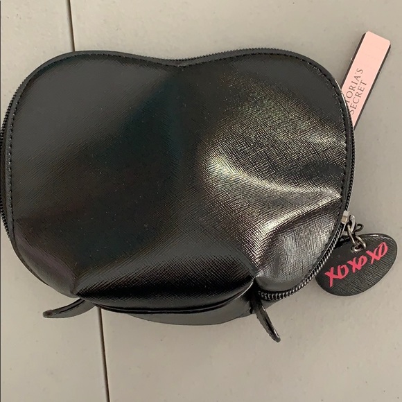 Victoria's Secret heart beauty bag - Picture 3 of 3